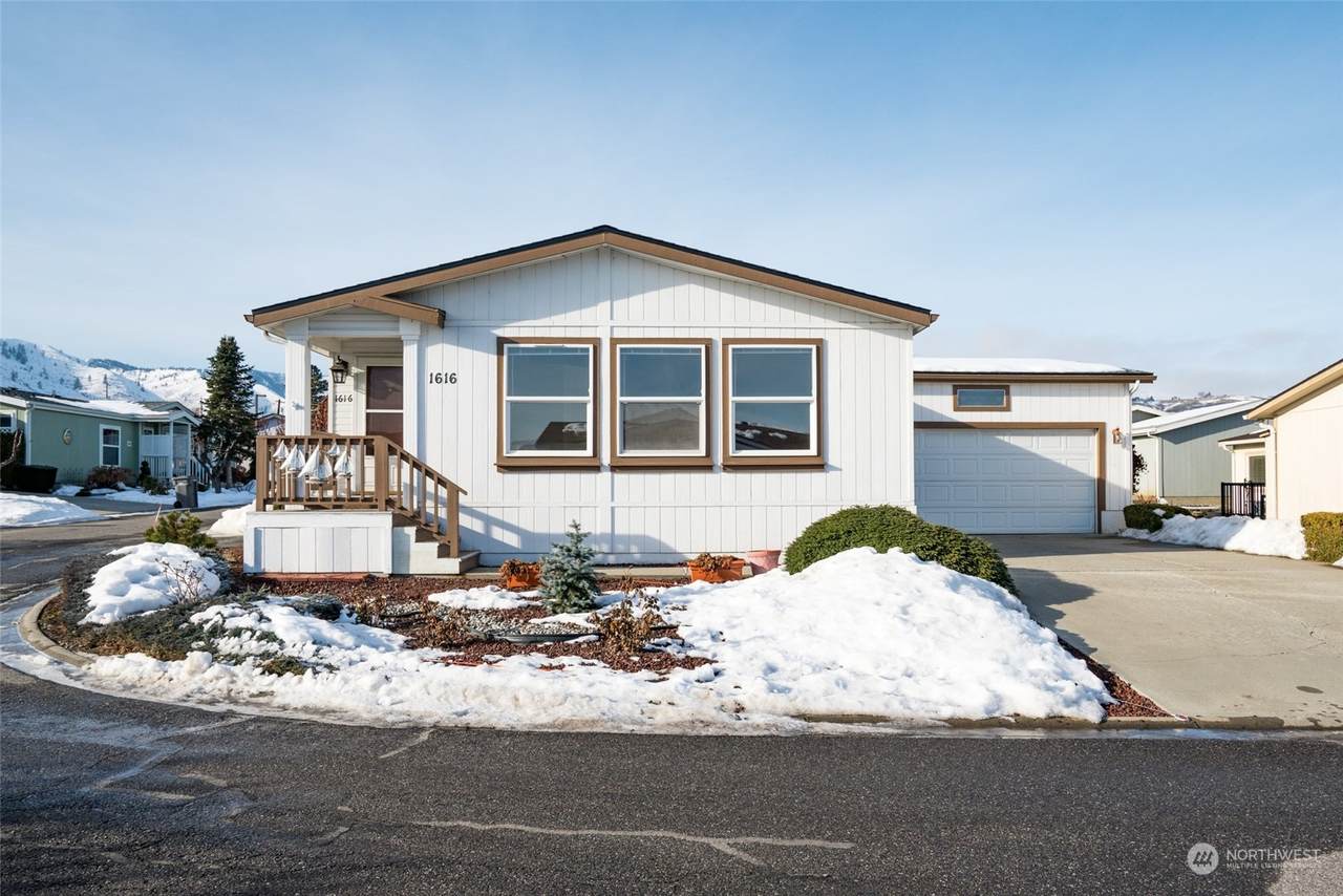 1616 Meadowridge Drive - Photo 1