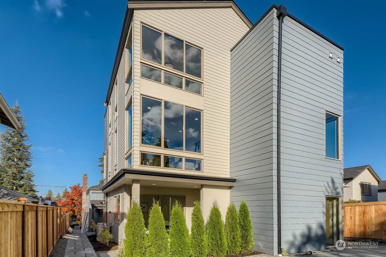 1033 100th Street - Photo 1