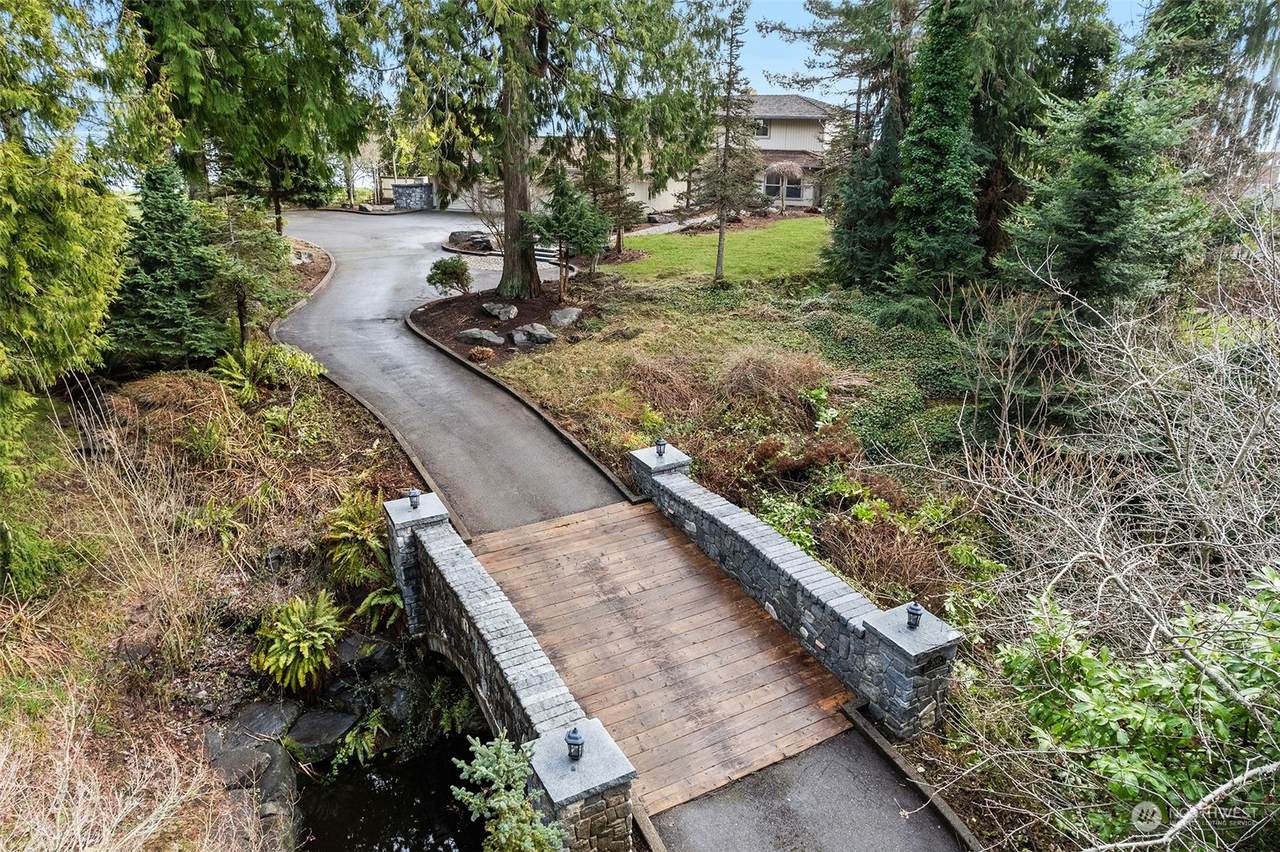 5047 Cooper Point Rd Nw - Photo 1