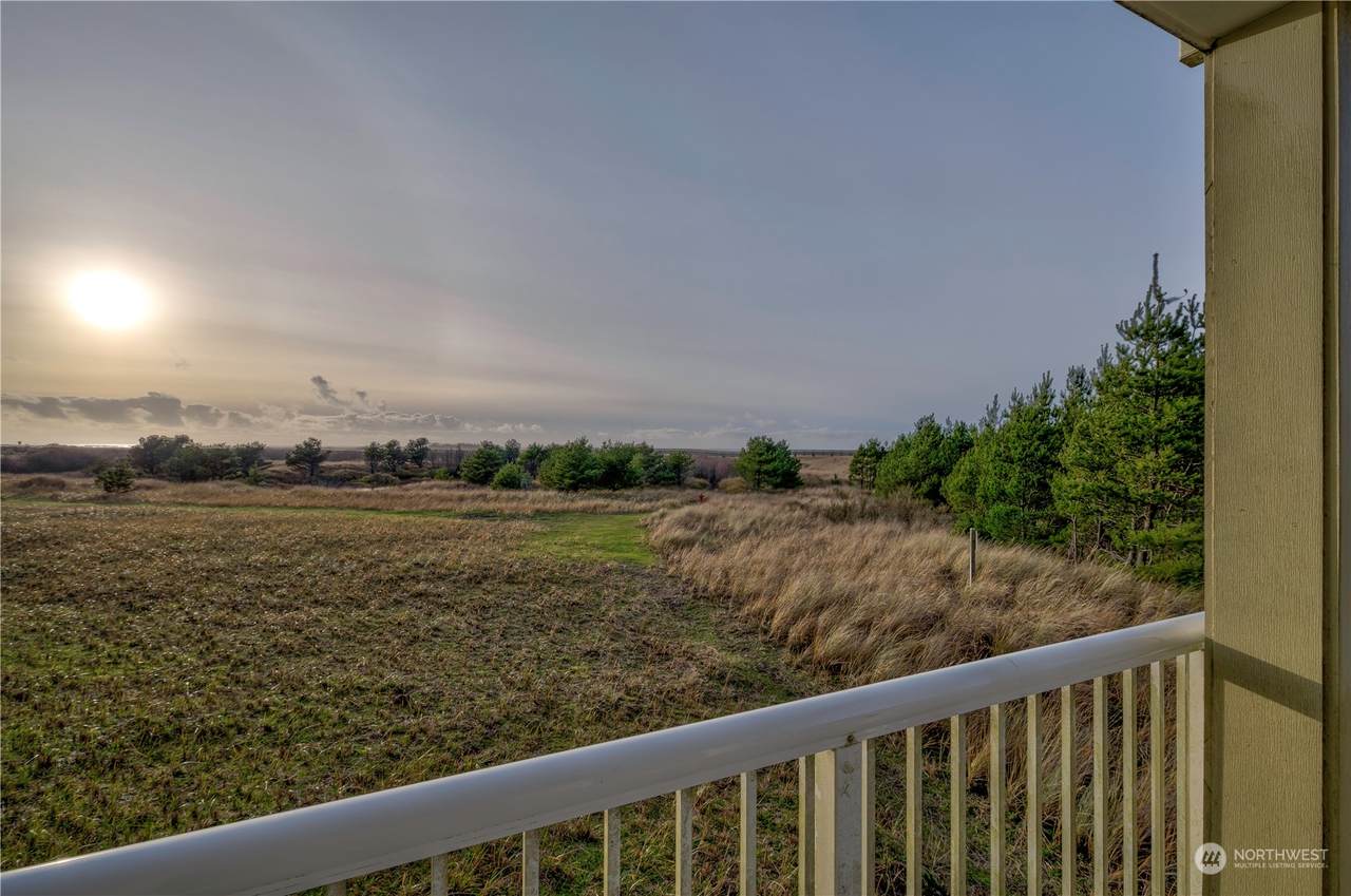 501 Shoreview Drive - Photo 1