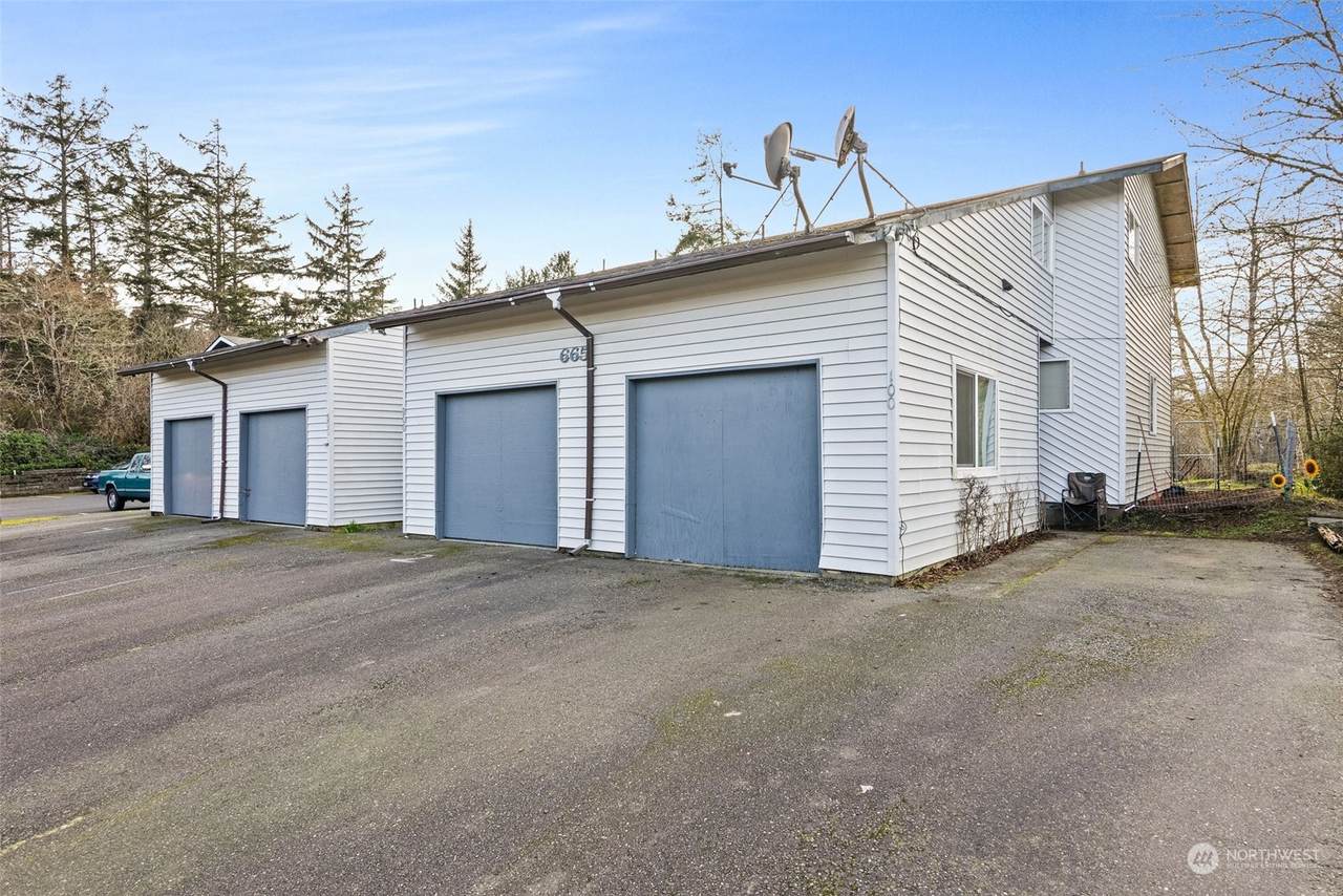 665 Sunset Avenue - Photo 1