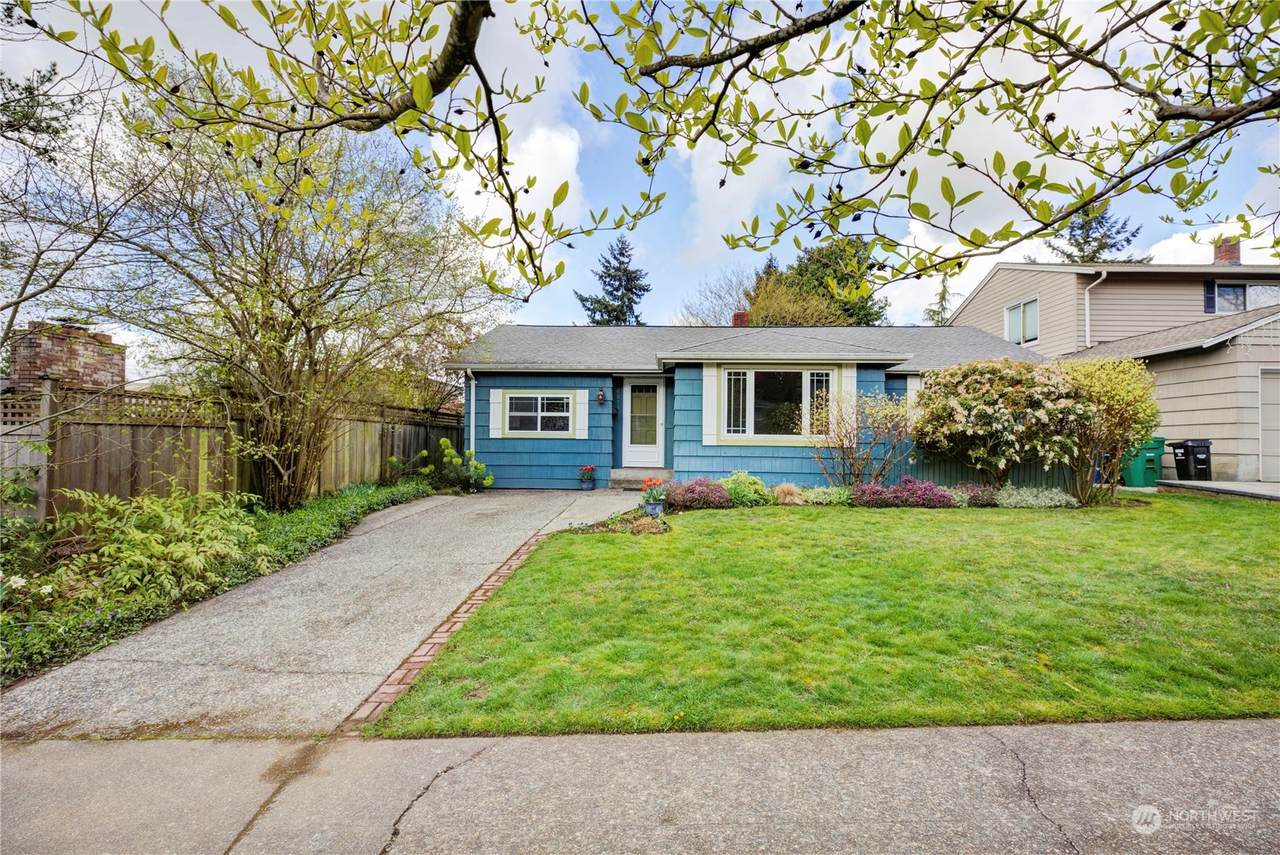 6011 43rd Avenue - Photo 1