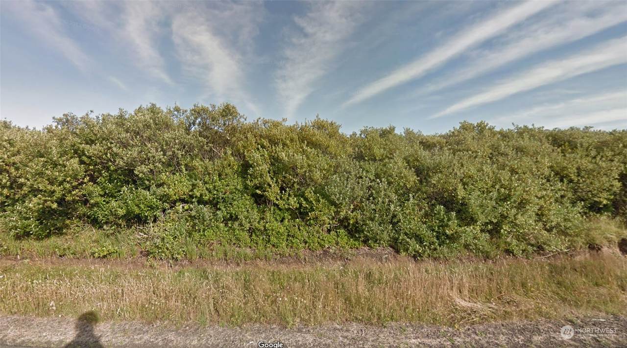 1048 Fairwood Dr - Photo 1