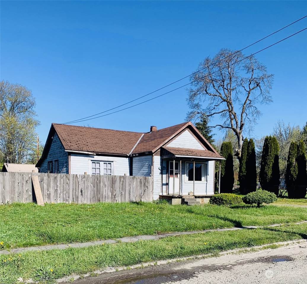 1323 Central Boulevard - Photo 1
