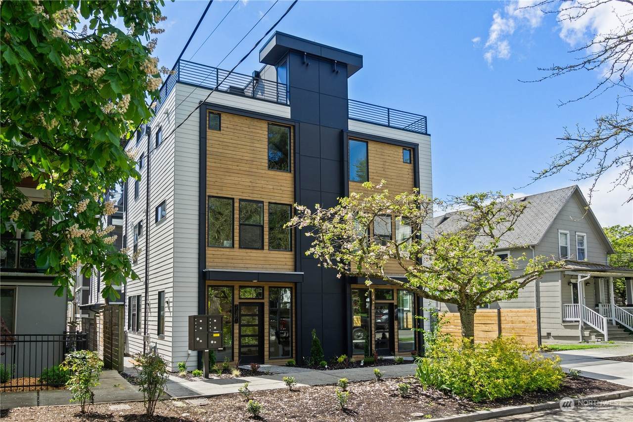 2039 62nd Street - Photo 1