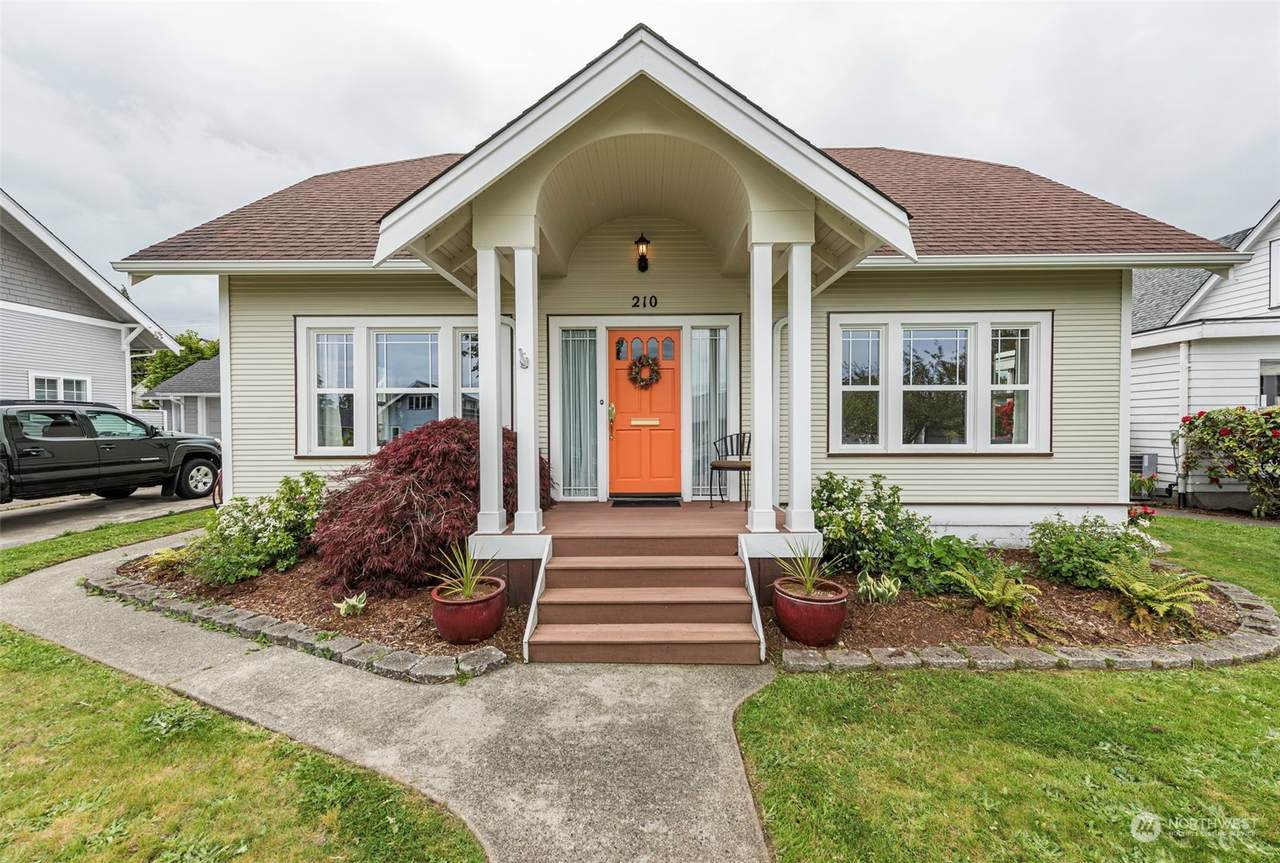 210 13th Street - Photo 1