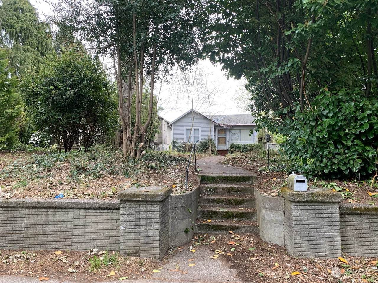 4106 49th Avenue - Photo 1