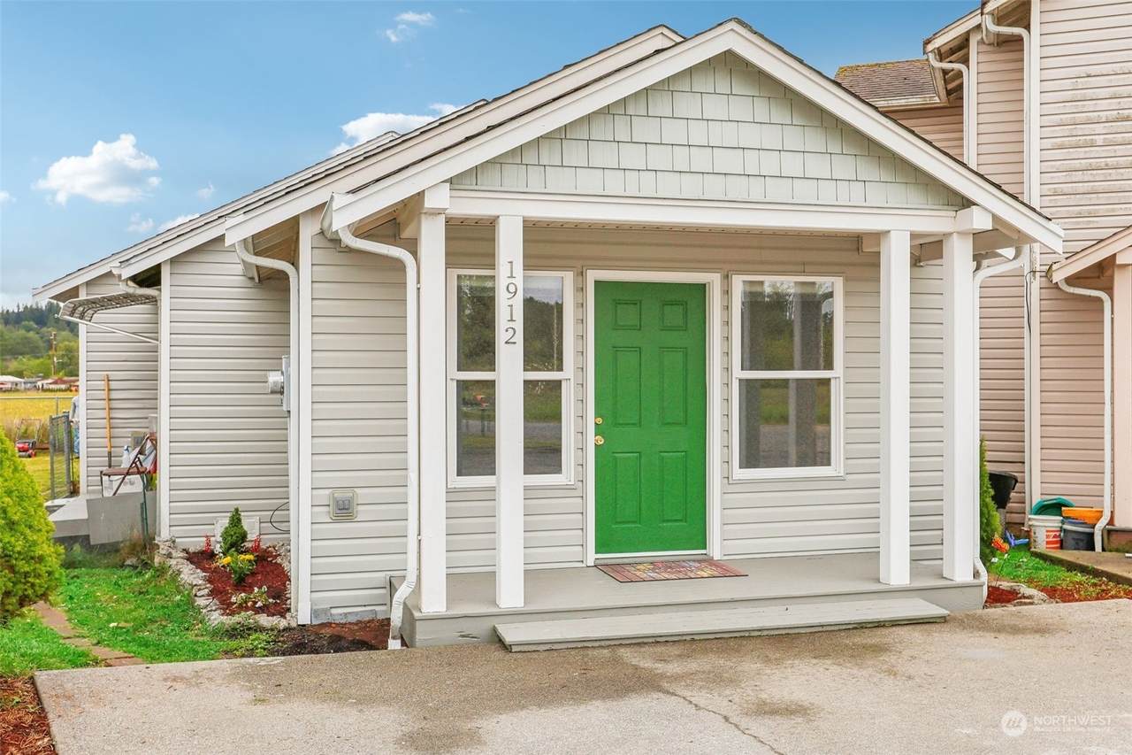 1912 30th Street - Photo 1