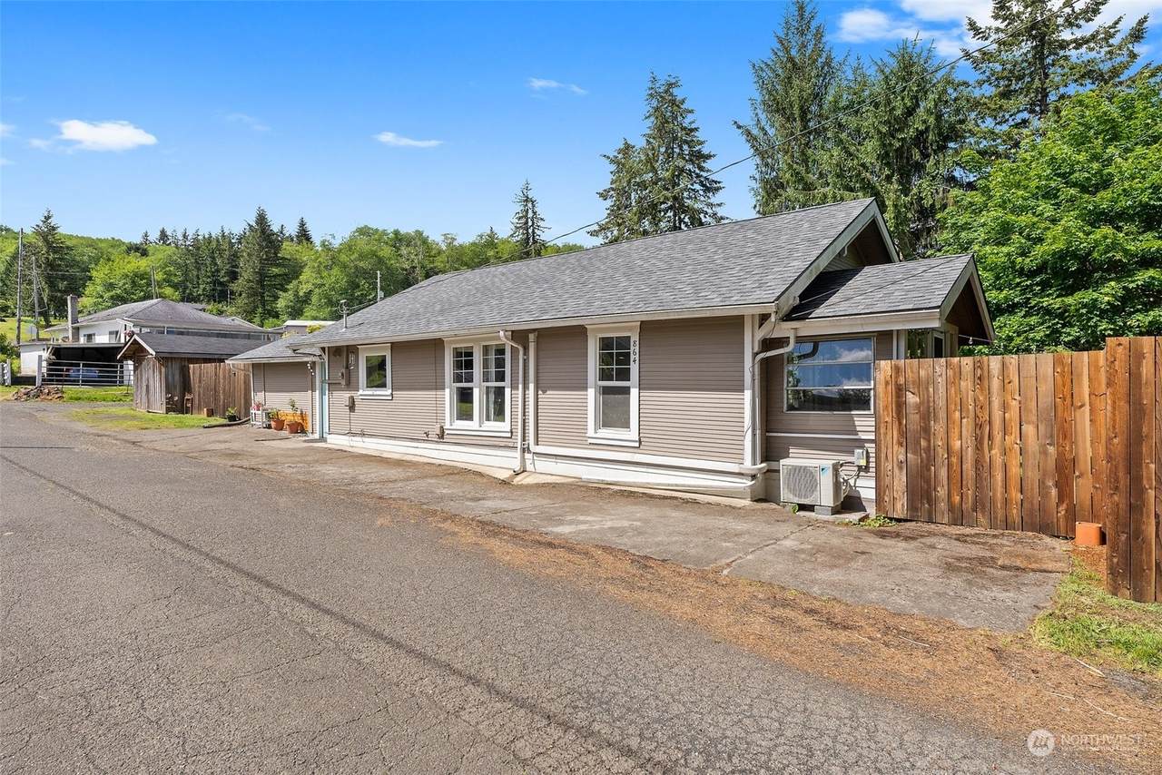 864 Mueller Street - Photo 1