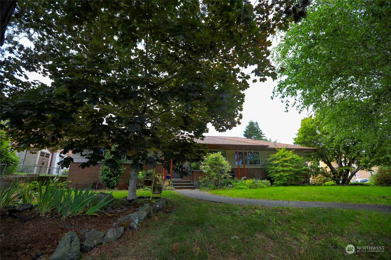 2539 Lafayette Avenue - Photo 1