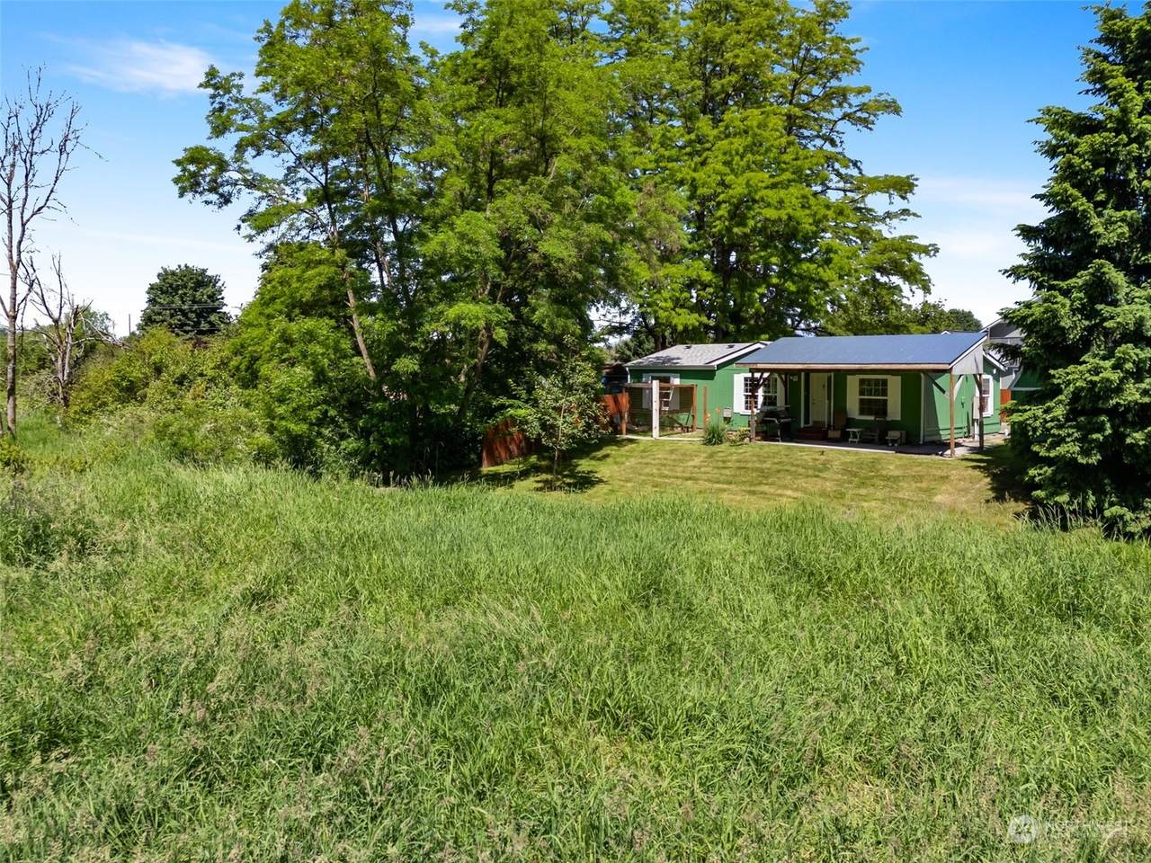 916 Marion - Photo 1