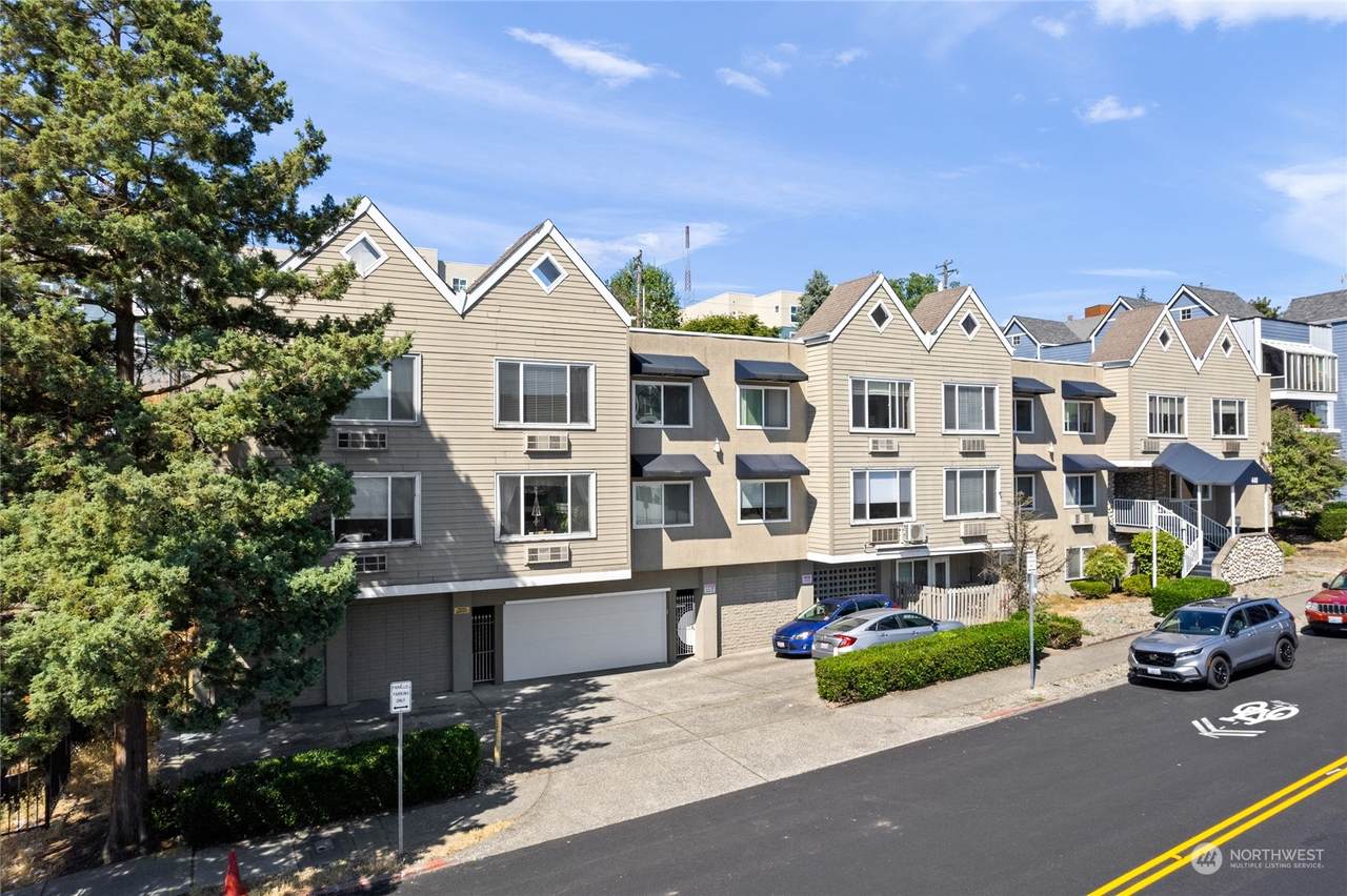 440 St Helens Avenue - Photo 1