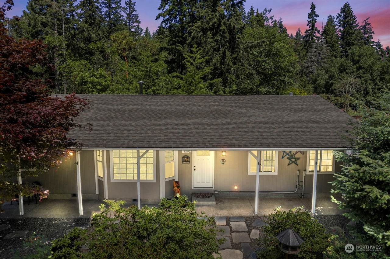 11018 136th Avenue - Photo 1