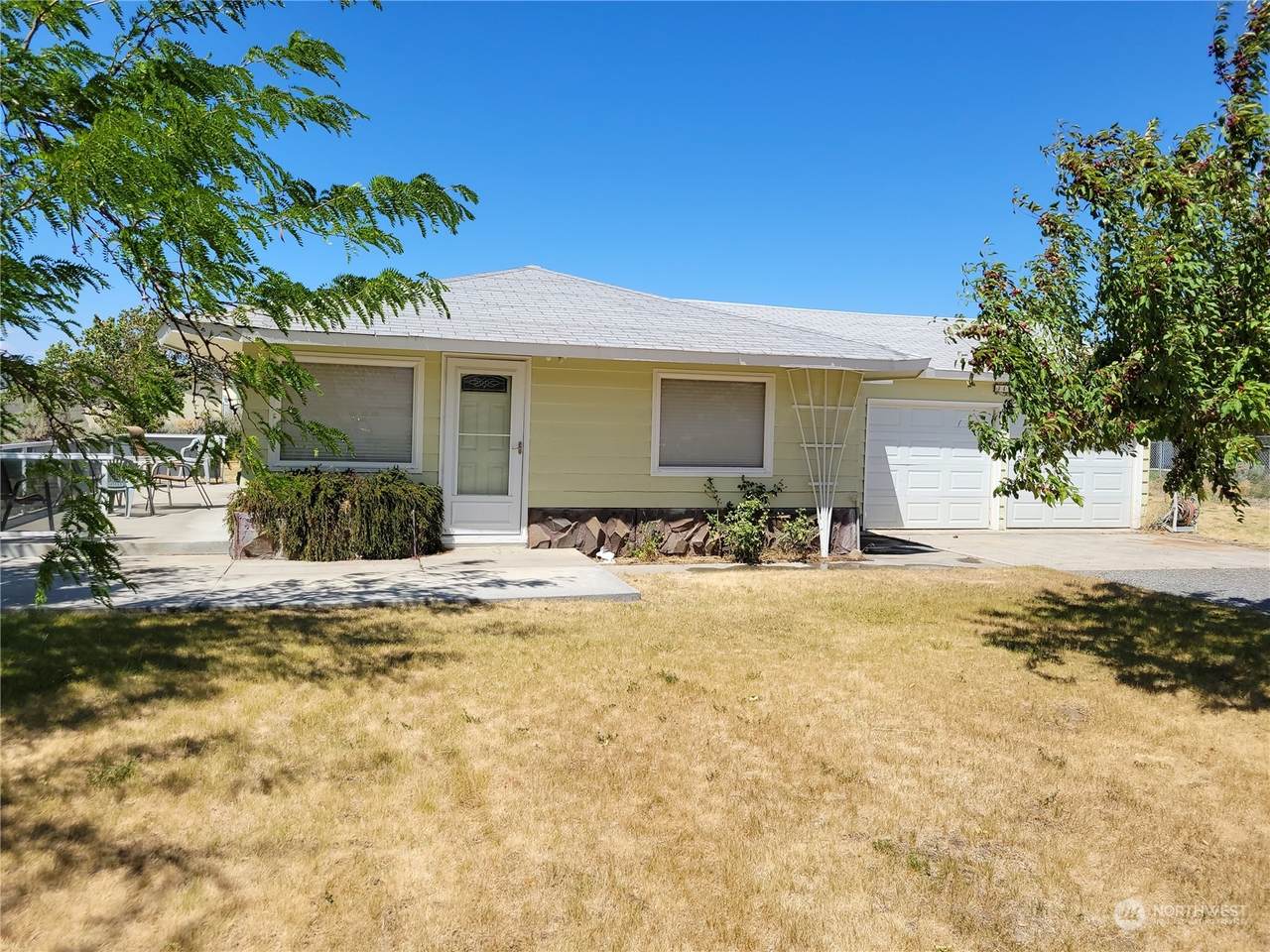 402 Peachtree Pl Sw - Photo 1