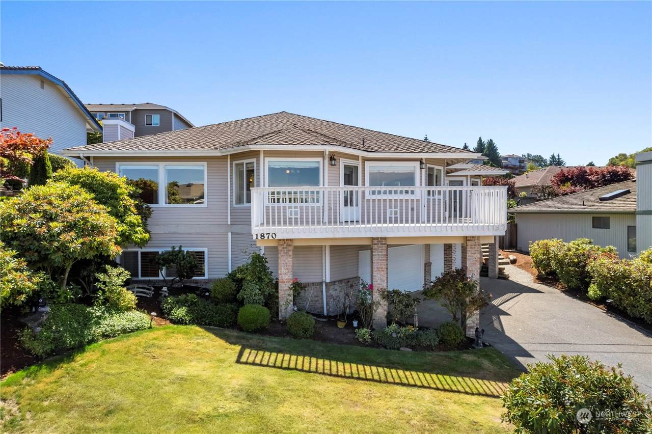 1870 Hillside Dr - Photo 1