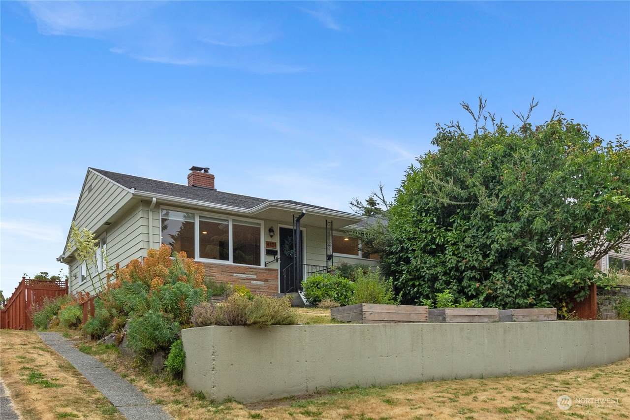 4121 Palatine Avenue - Photo 1