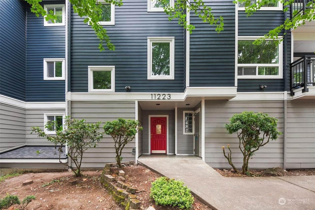 11223 Corliss Avenue - Photo 1