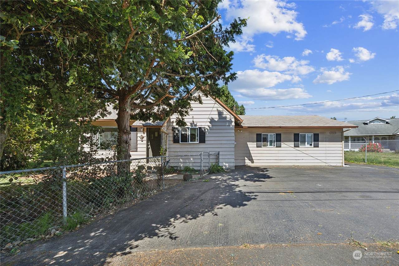 2409 46th Avenue - Photo 1