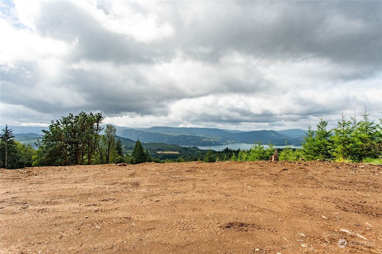 323 Short Road - Photo 1