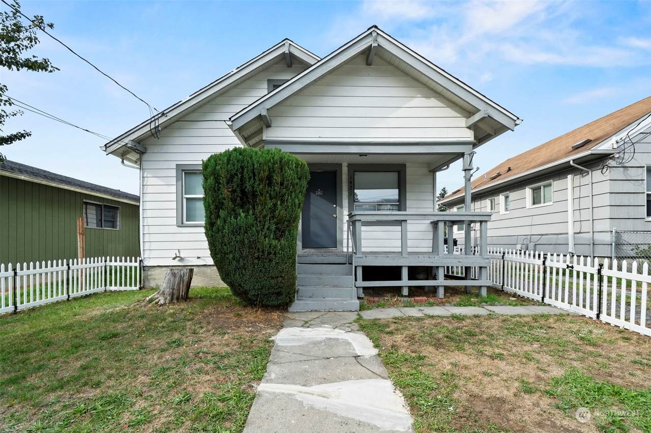 1425 47th Street - Photo 1
