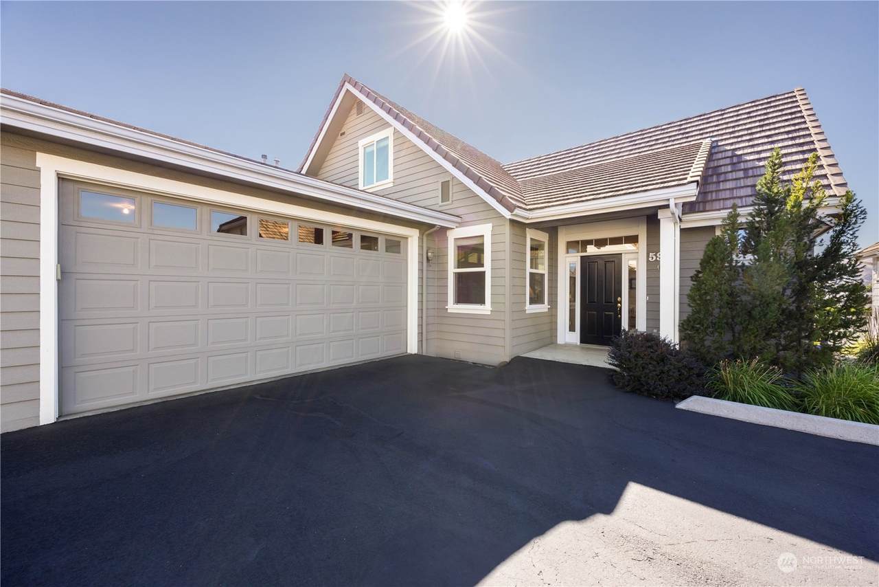 1494 Eastmont Avenue - Photo 1