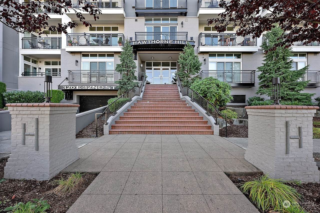 320 32nd Street - Photo 1