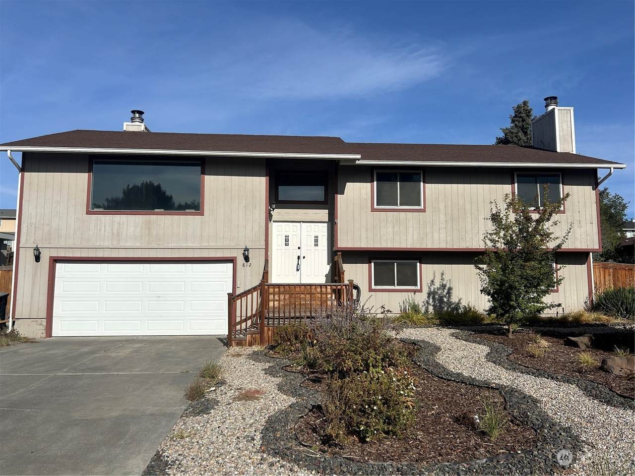 812 Edgewater Lane - Photo 1