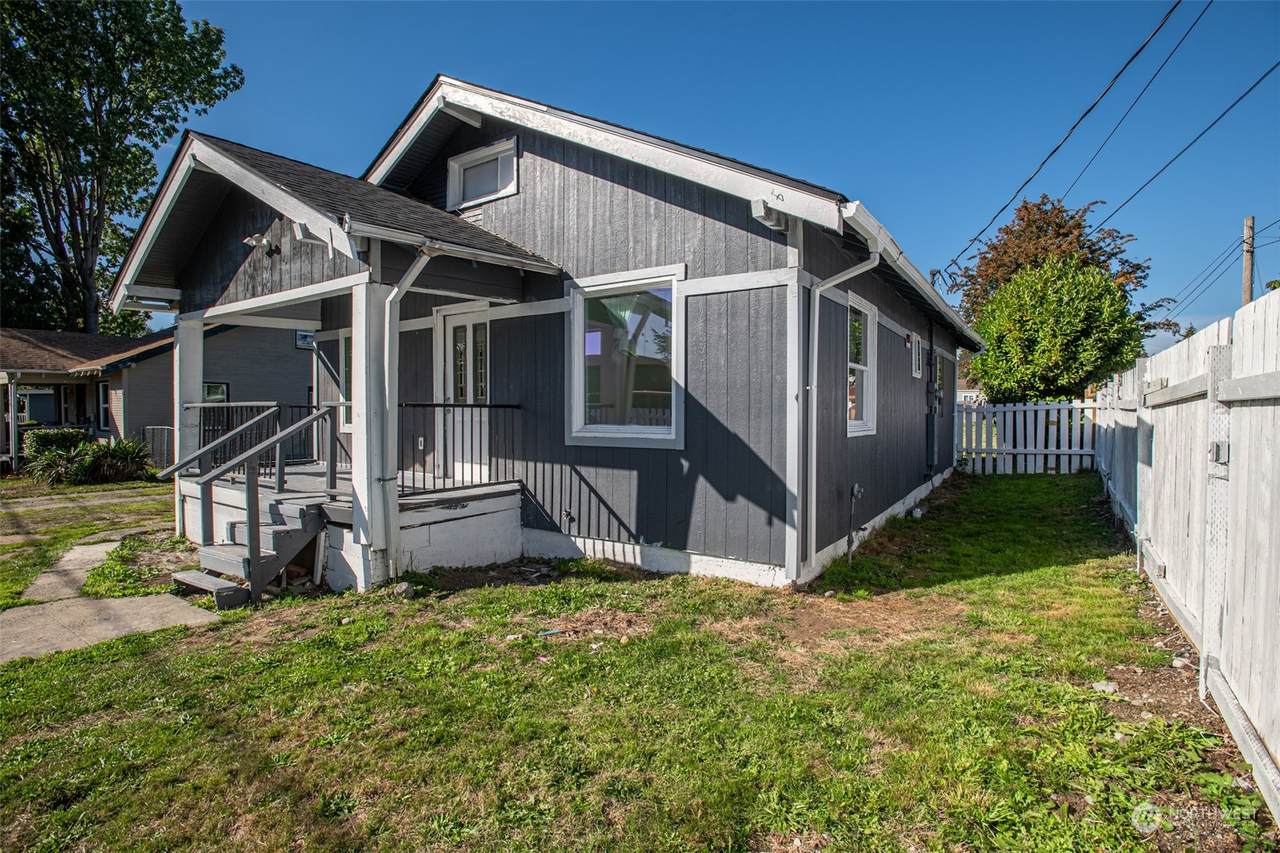 1715 17th Street - Photo 1