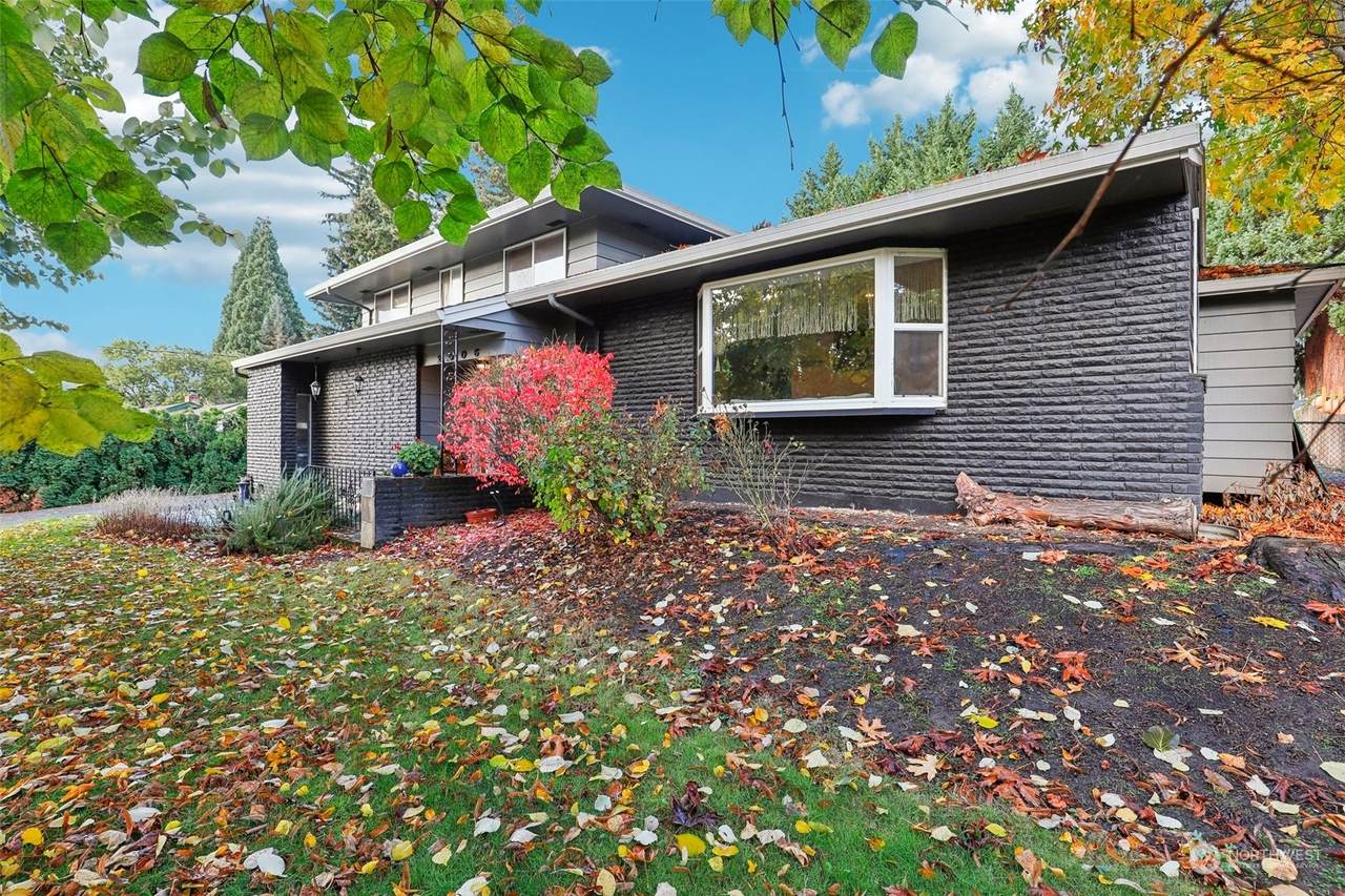 2506 100th Street - Photo 1