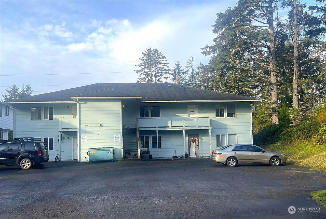 621 Sunset Avenue - Photo 1