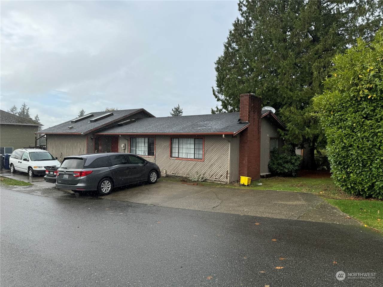 1717 Edmonds Avenue - Photo 1