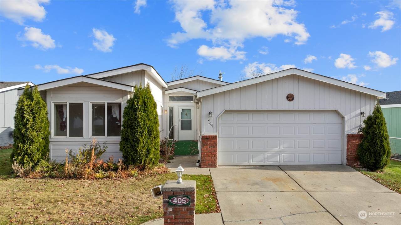 1100 Rosewood Drive - Photo 1