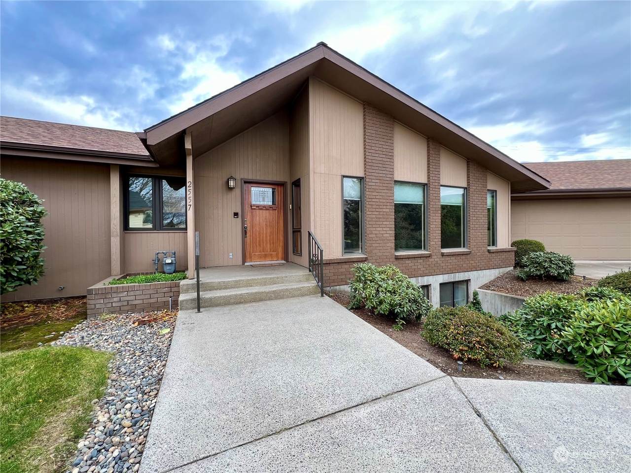 2557 Lancer Place - Photo 1