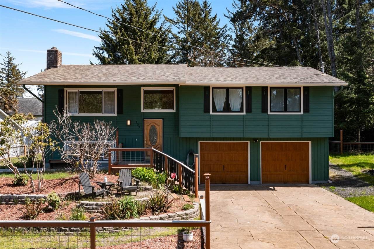 902 Baker Street - Photo 1