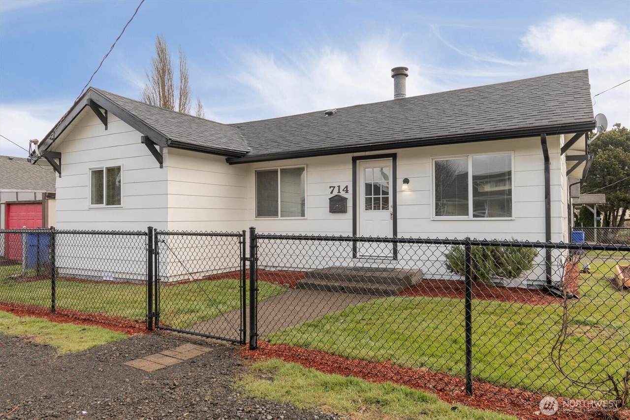 714 7th Avenue - Photo 1