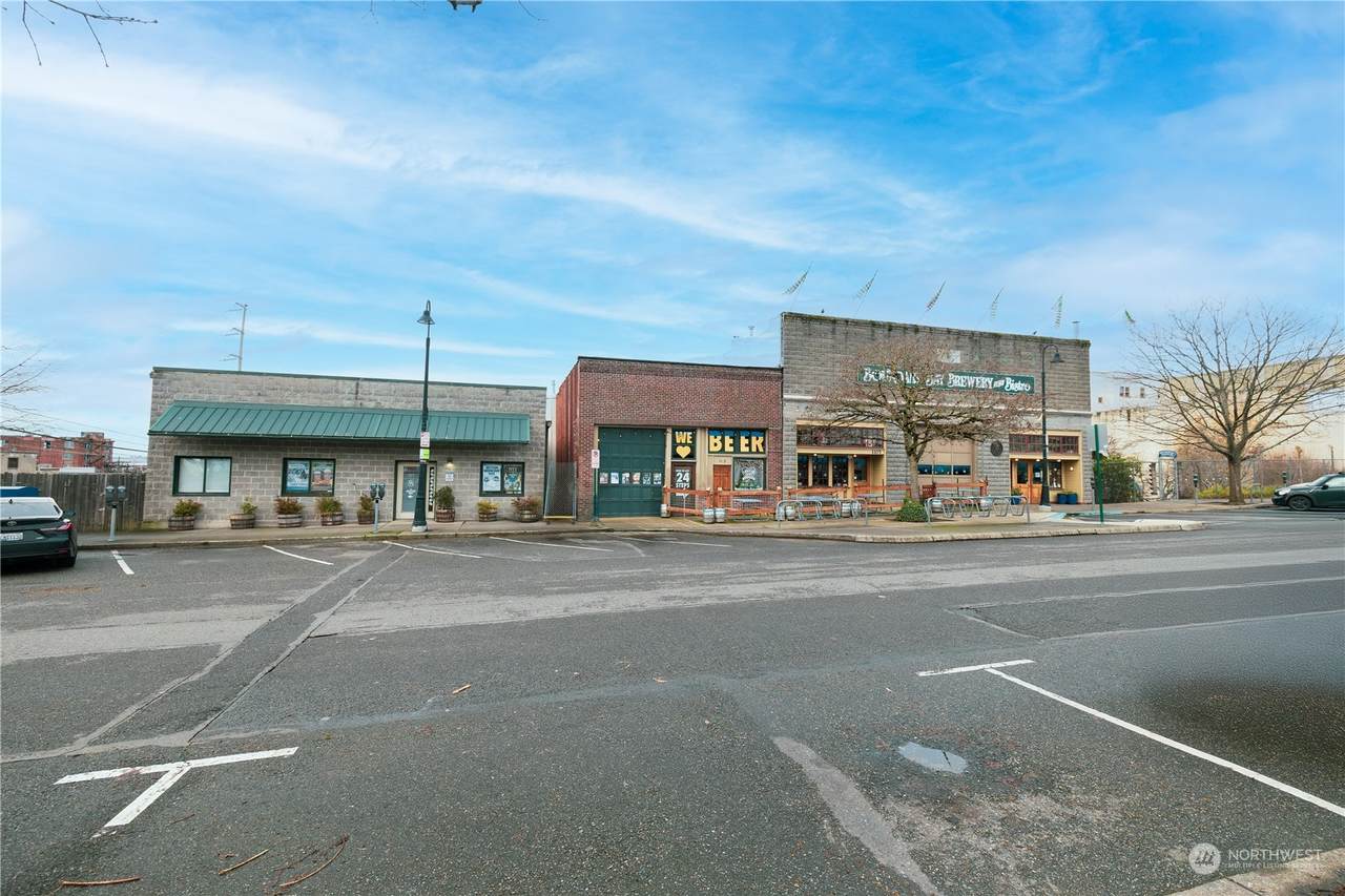 1107 Railroad Avenue - Photo 1