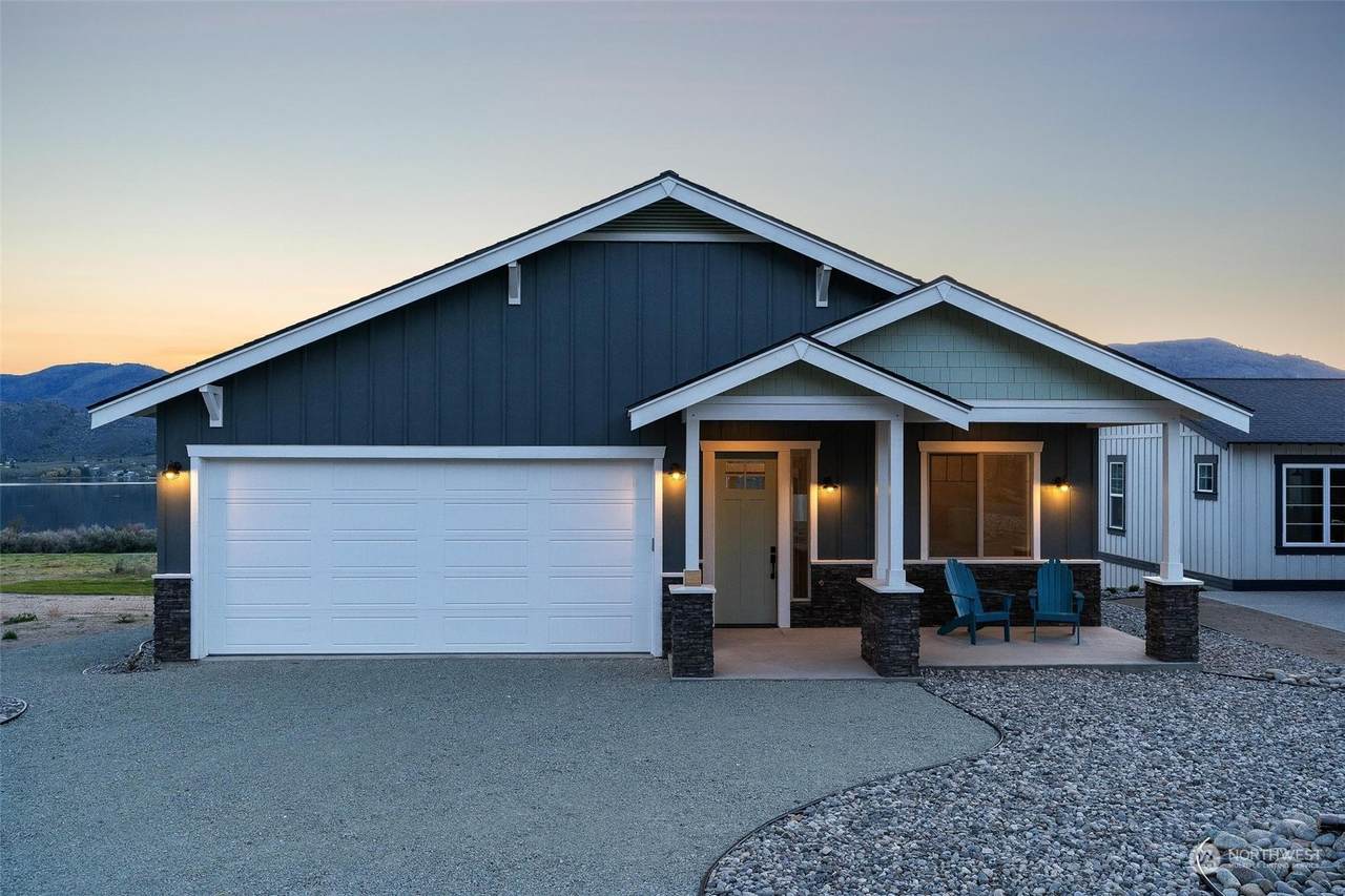 211 Village Way - Photo 1