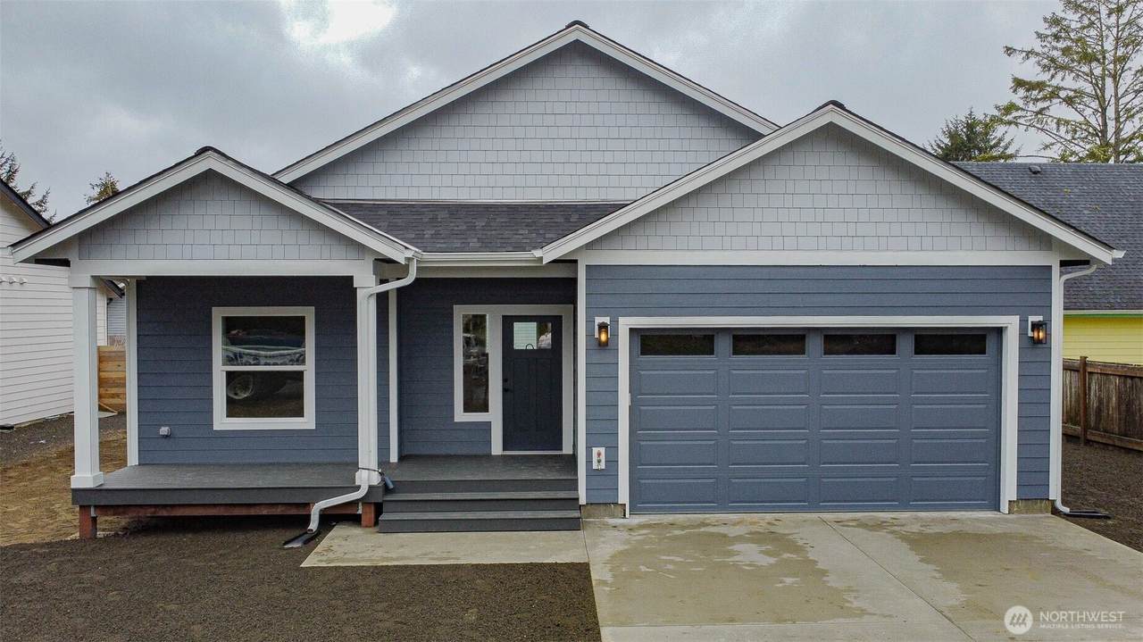 423 Orion Avenue - Photo 1