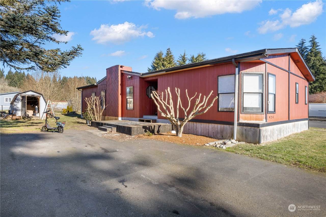 924 Lincoln Avenue - Photo 1