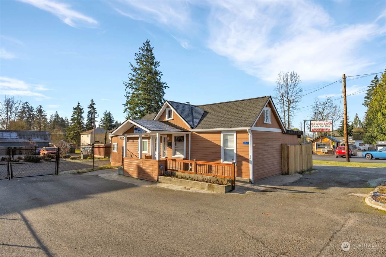 204 Stanley Street - Photo 1