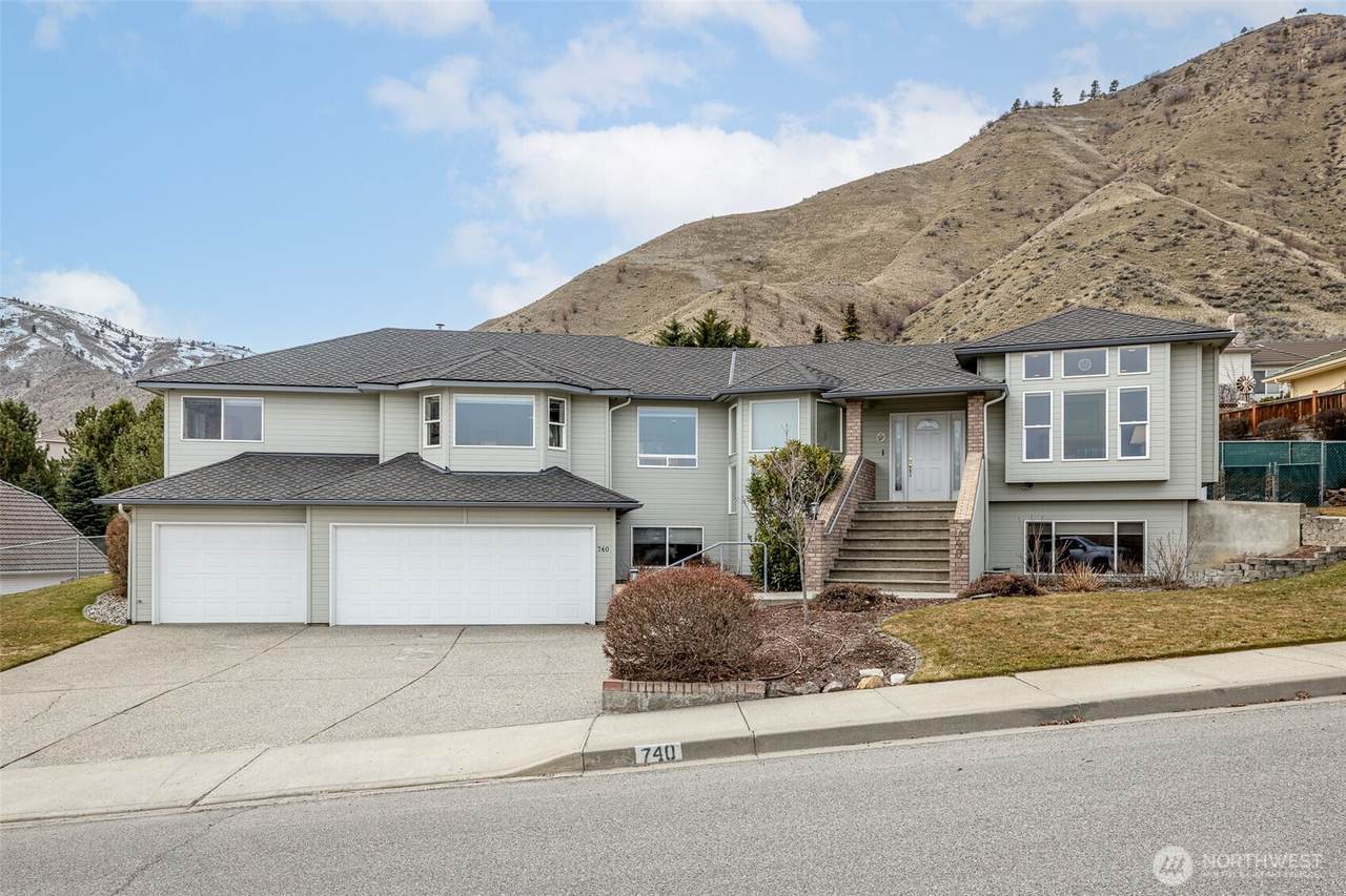 740 Castle Heights Drive - Photo 1