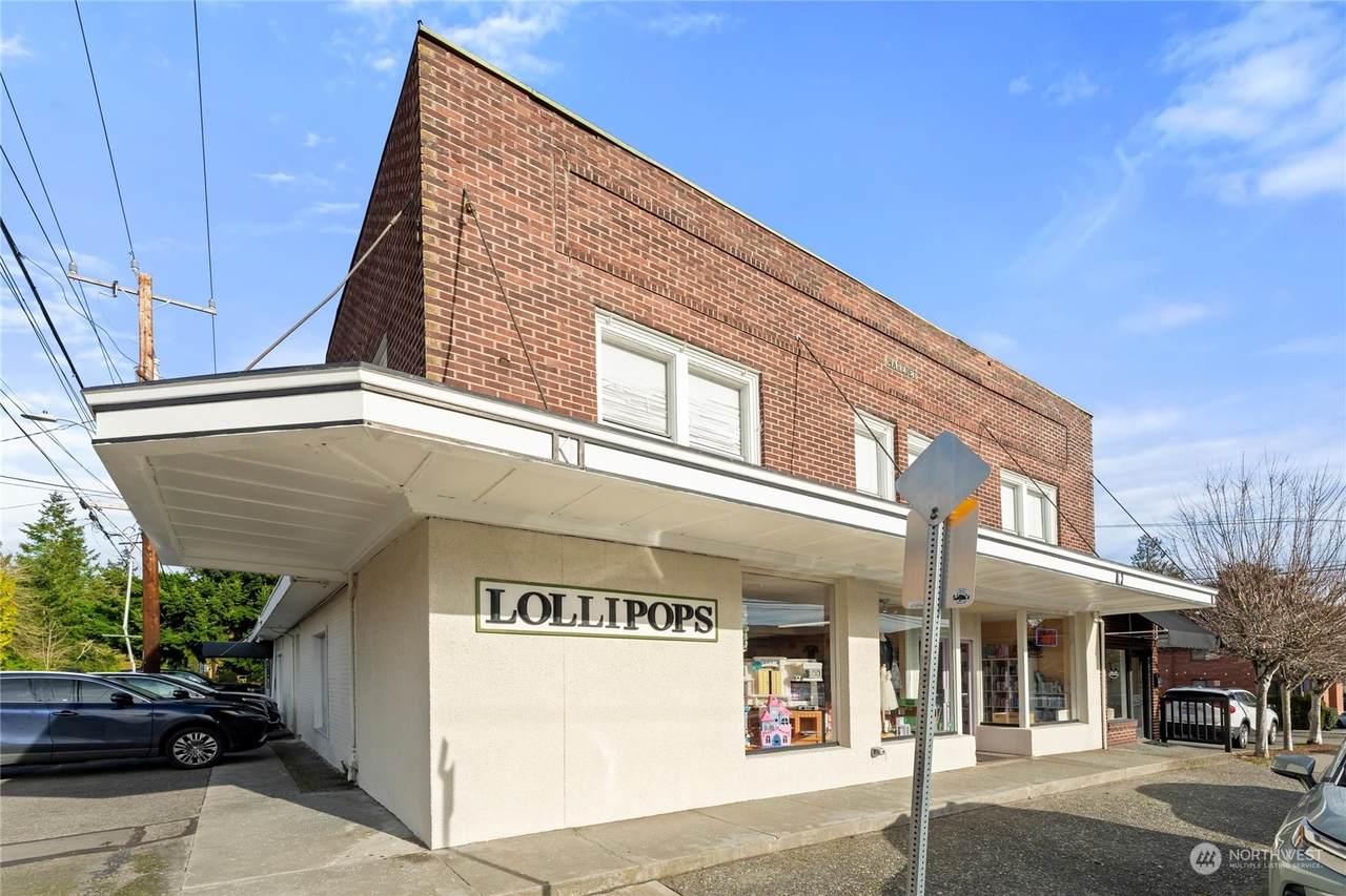 2038 152nd Street - Photo 1