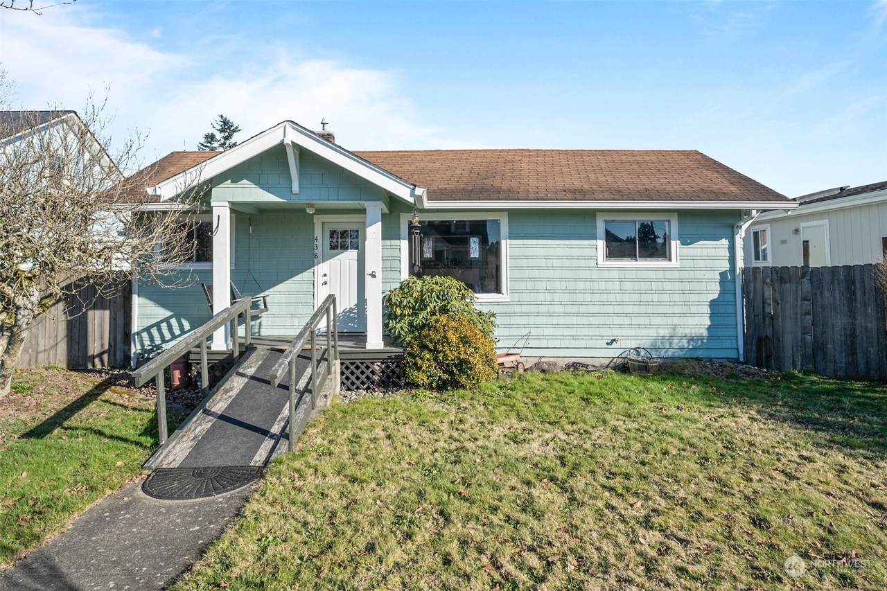 438 Front Avenue - Photo 1