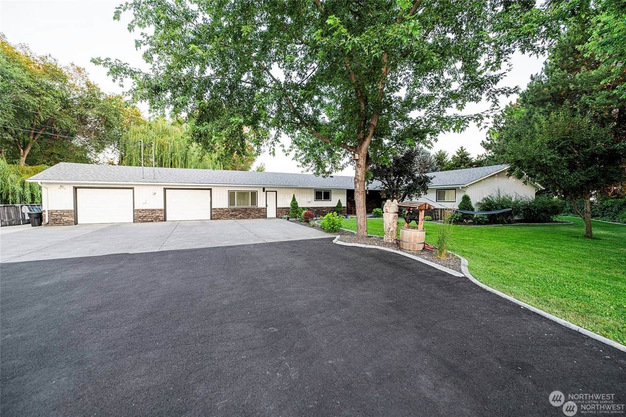 1501 Summit Place - Photo 1