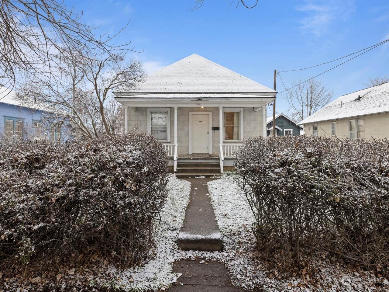 738 8th Avenue - Photo 1