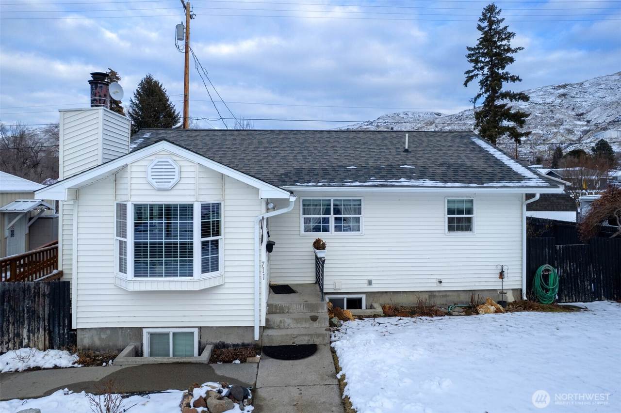 711 Holly Street - Photo 1