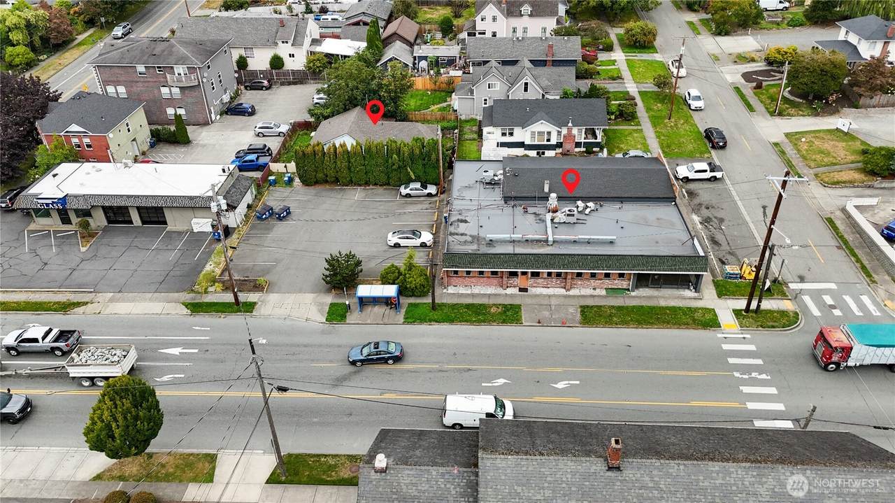 1208 2nd St - Photo 1