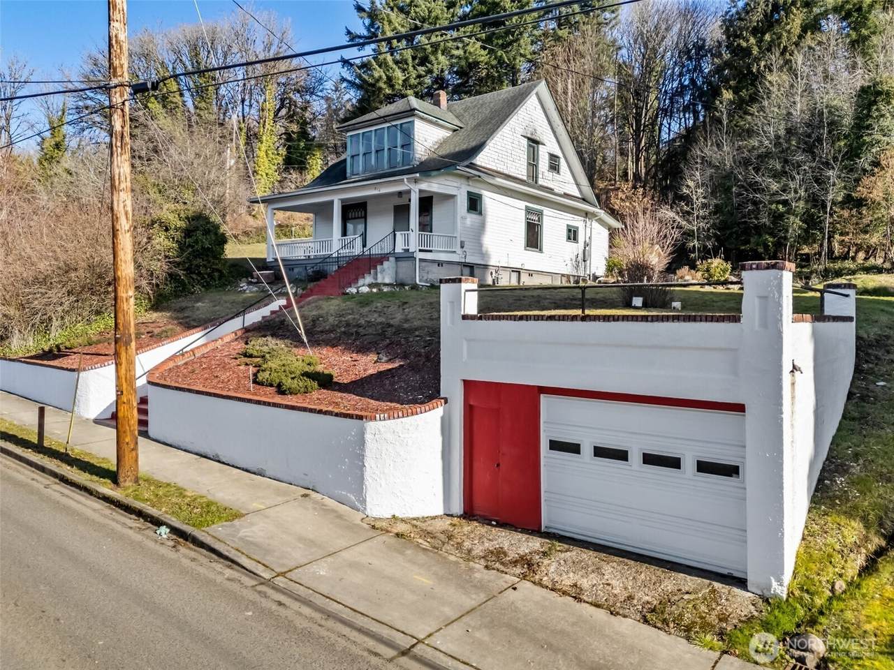216 1 1st Street - Photo 1