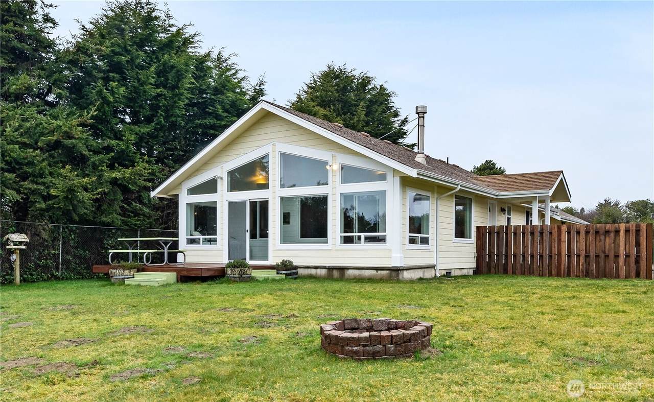 340 King Cyrus Loop - Photo 1