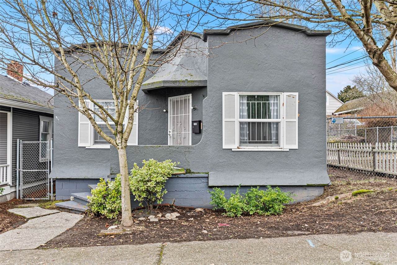 1105 6th Street - Photo 1